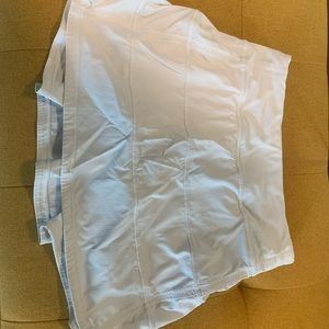 EUC lululemon white pace rival 2 skirt size 2